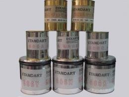 �y�{������